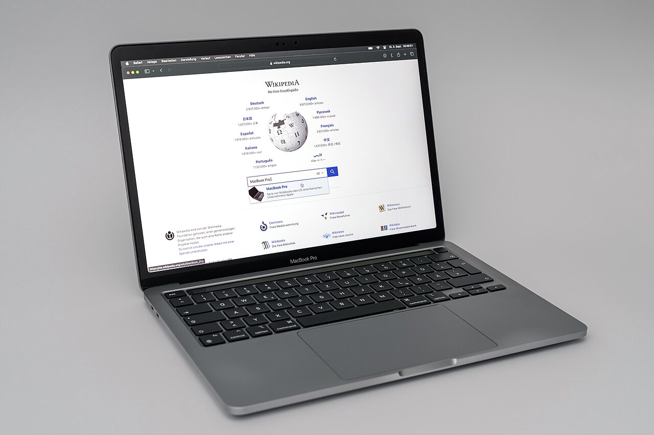ภาพประกอบ: Macbook Pro 13" M1 2020