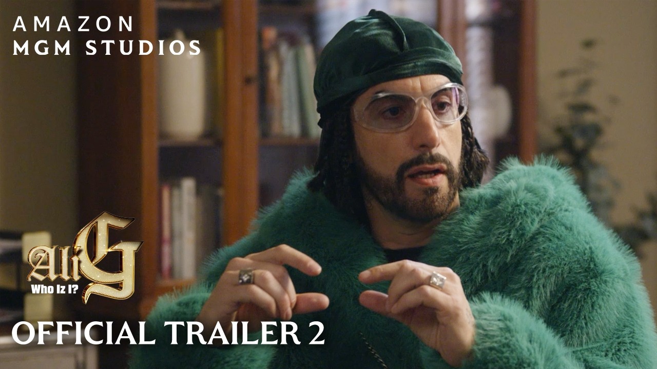ภาพโปรโมตทางการจาก Amazon MGM Studios ประกอบข่าว Sacha Baron Cohen พาแฟนคลับ 300 คนแต่งเป็น Ali G เดินพาเหรดลอนดอน โปรโมตหนังใหม่ Who Iz I?