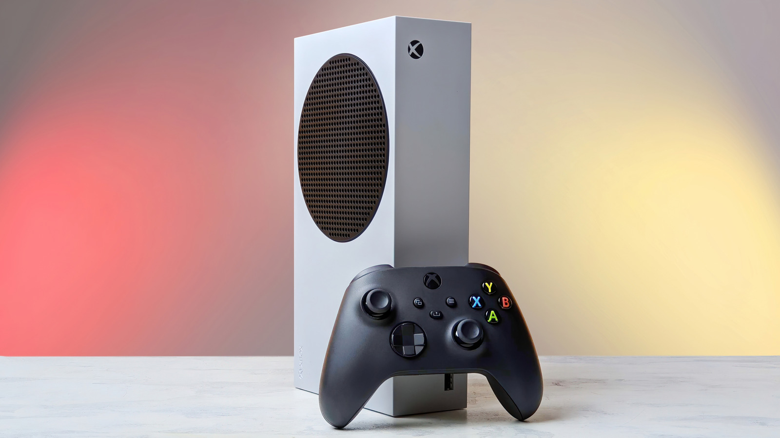 ภาพโปรโมตทางการจาก Xbox (ภาพประชาสัมพันธ์) ผ่าน Engadget ประกอบข่าว เผยเหตุผลที่ Xbox Series S ราคาถูกกว่า Xbox Series X มาก เพราะสเปกและไม่มีไดรฟ์แผ่น