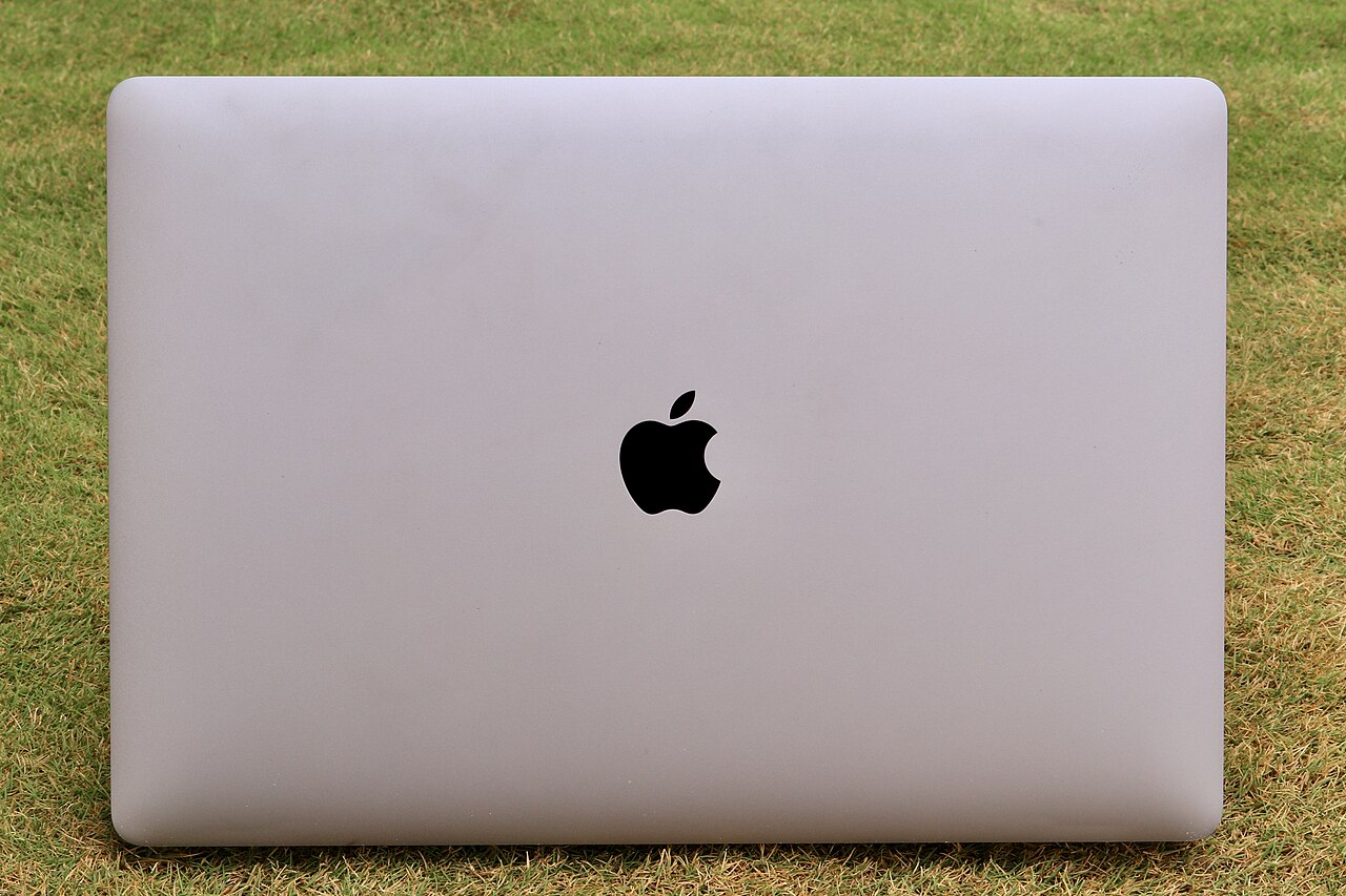 ภาพประกอบ: Apple MacBook Pro 15" (2017)